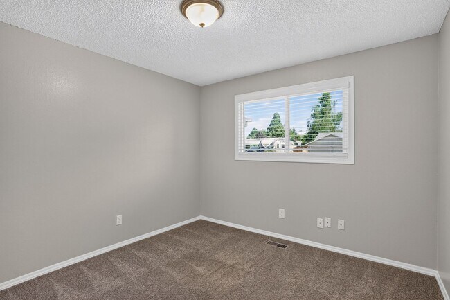 Building Photo - 3 Bedroom Ranch