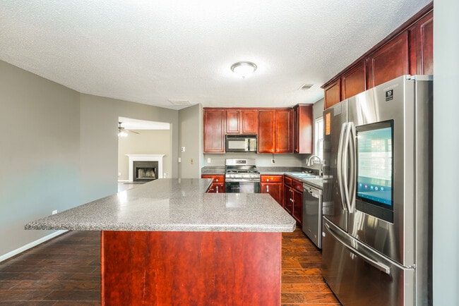 Building Photo - 5549 Village Ridge