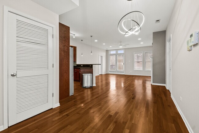 Building Photo - 3986 S Drexel Blvd