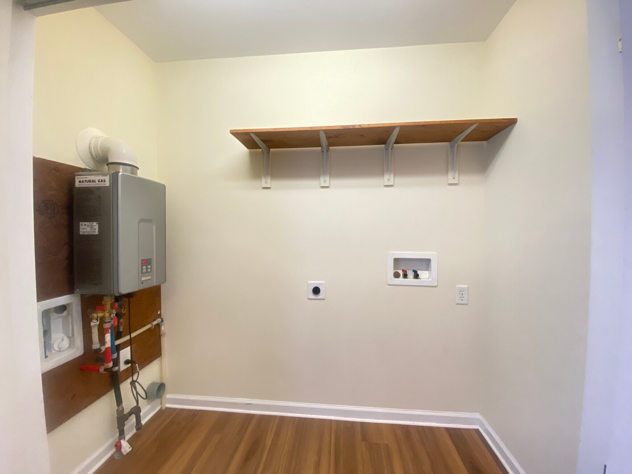 Building Photo - 200 E 14th St