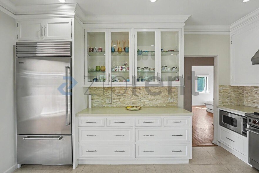 Building Photo - Unit