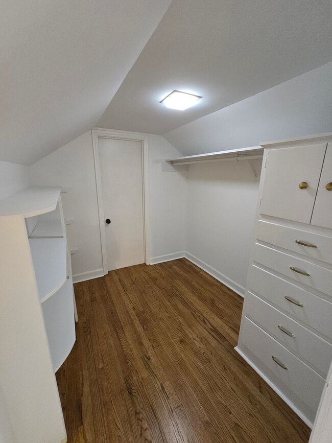 Building Photo - NEW LISTING!!!!!