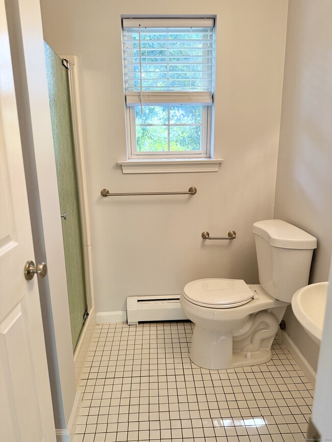 Building Photo - 216 Castlewood