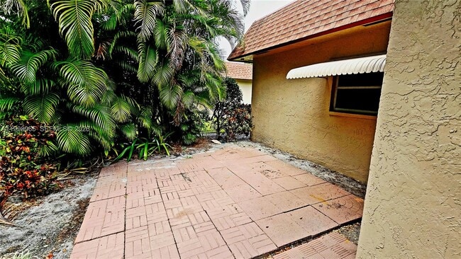 Building Photo - 1912 Palmland Dr