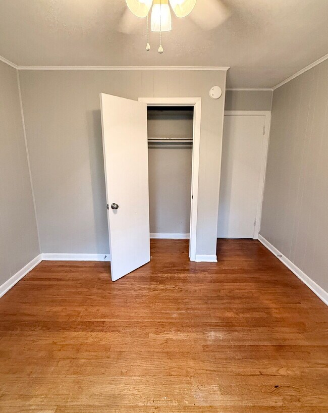 Building Photo - Charming 4-Bedroom Home with Spacious Layo...