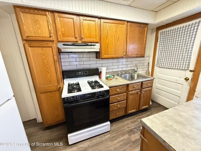 Building Photo - 2140-2140 Pond Ave