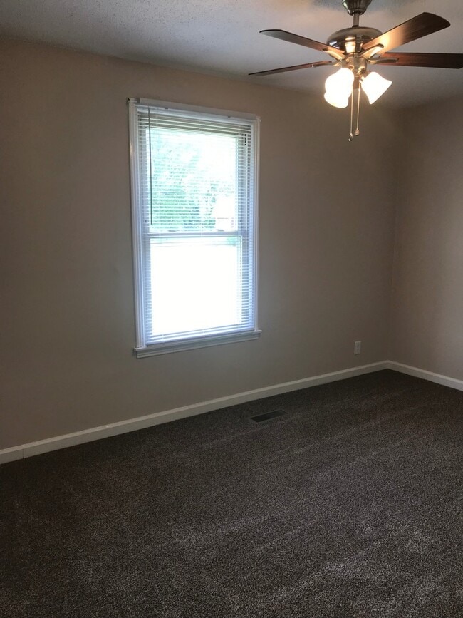 Building Photo - 808 Bedford Dr