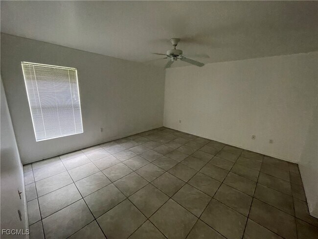 Building Photo - 1908 NE 7th Ave