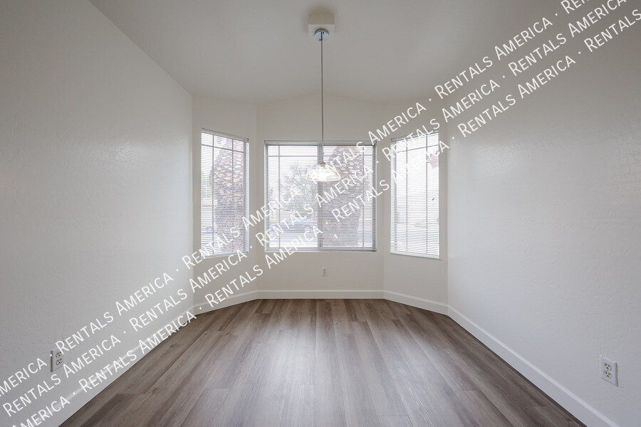 Building Photo - 10845 E Dragoon Ave