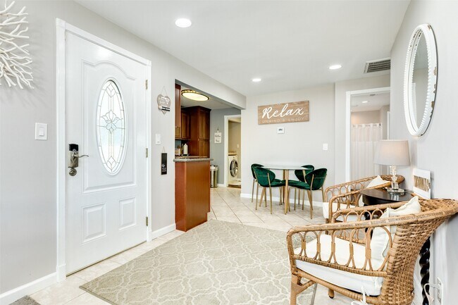 Building Photo - 4421 Pelican Rd
