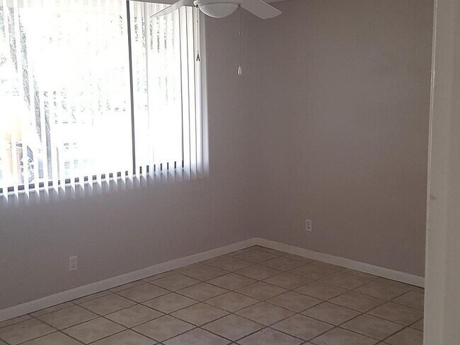 Building Photo - "Chic & Spacious 1-Bedroom Retreat with Gr...