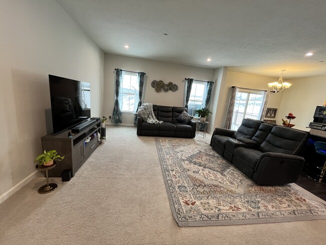 Living room - 4000 Kapalua Ln