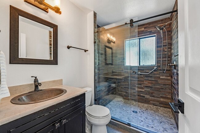 Building Photo - Large, Remodeled 3Bed/2.5Ba Townhome in Ha...