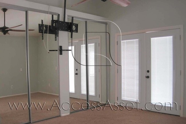 Building Photo - Charming 3 Bed/2 Bath Home In Desirable Ch...