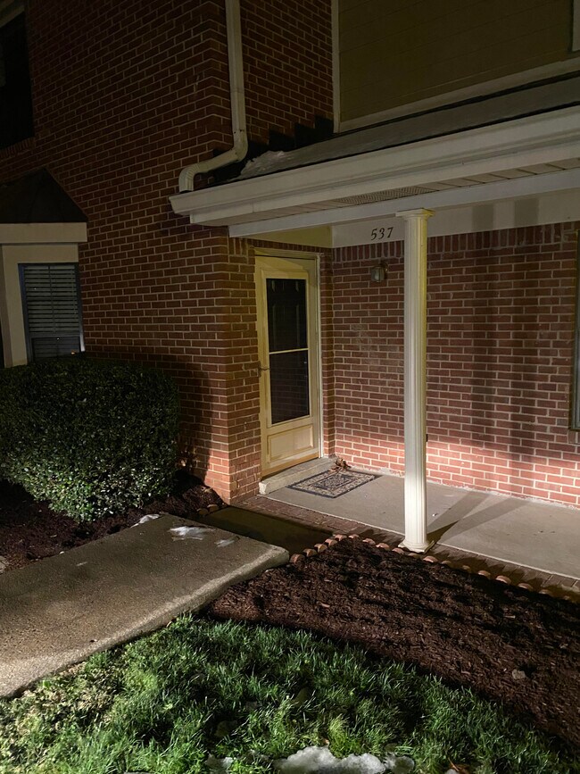 Building Photo - 537 Chandler Plz