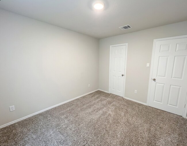 Building Photo - AVAILABLE JUNE 3RD ; APPLY ON OUR WEBSITE TODAY!!