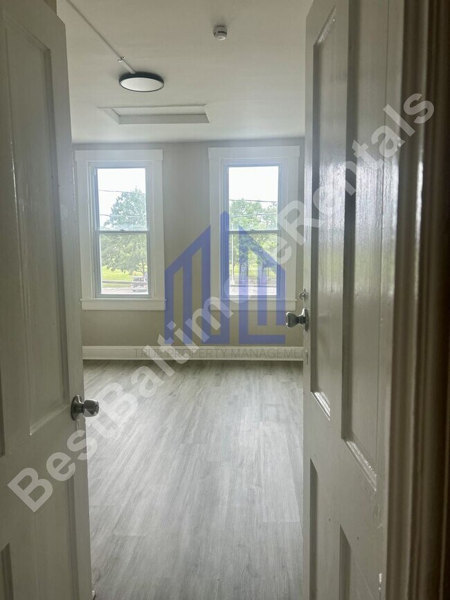 Building Photo - Spacious 3 Bedroom in West Baltimore
