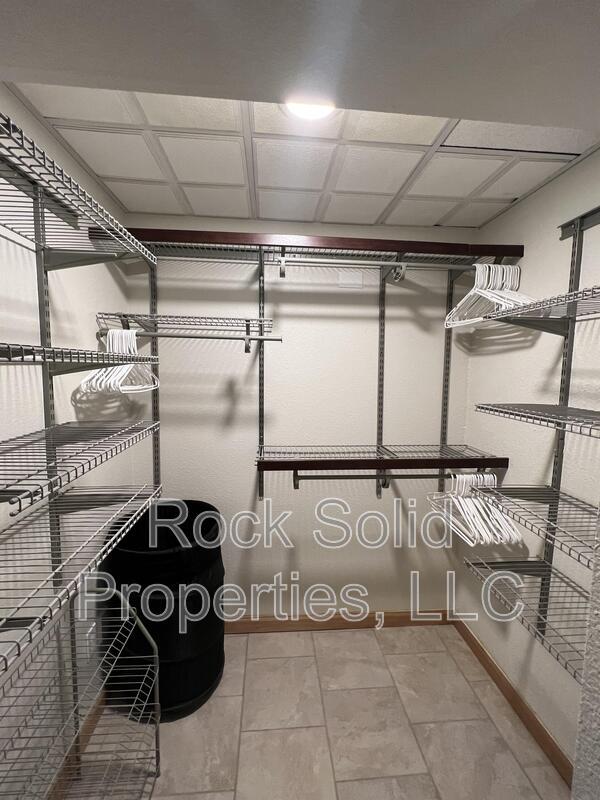 Building Photo - 7800 Happy Jack Rd