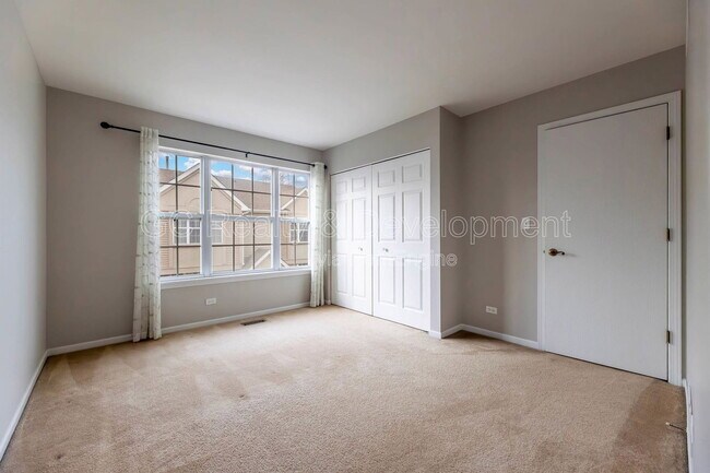 Building Photo - 8015 Windsor Dr