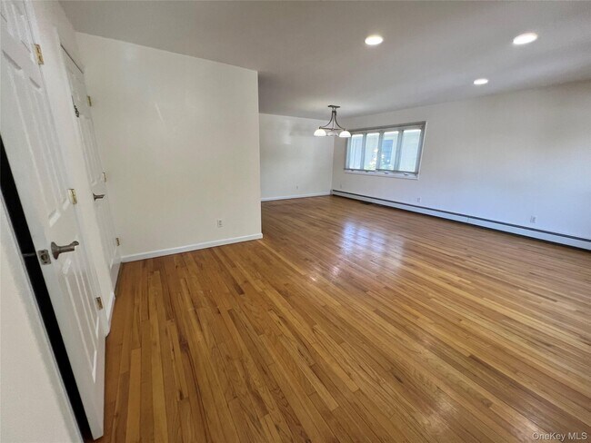 Building Photo - 5 Dunes Ln