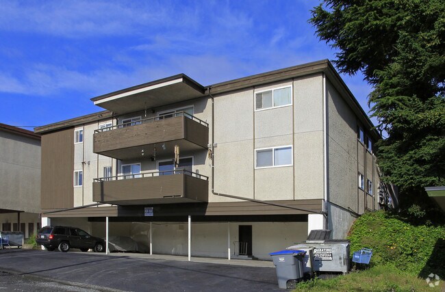 Building Photo - 4801 Vesper Dr