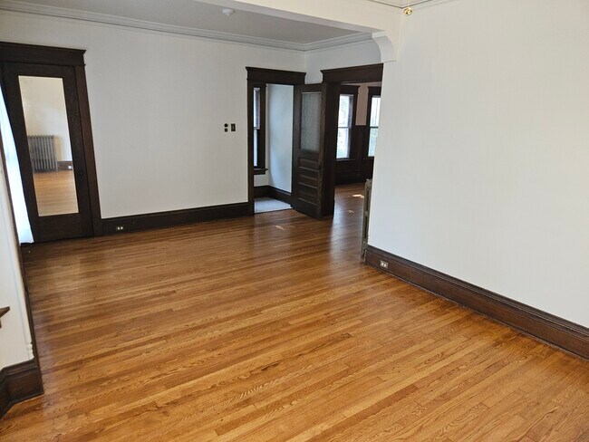 Building Photo - 1900 E Newberry Blvd