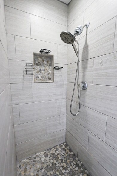 Building Photo - 815 Valleycreek Rd