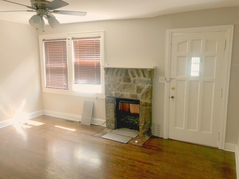 Charming Story Book Cottage - 2200 Claylick Road