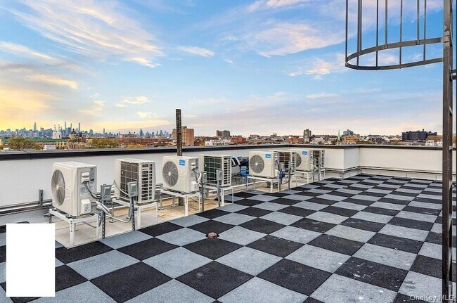 Building Photo - 499 Evergreen Ave