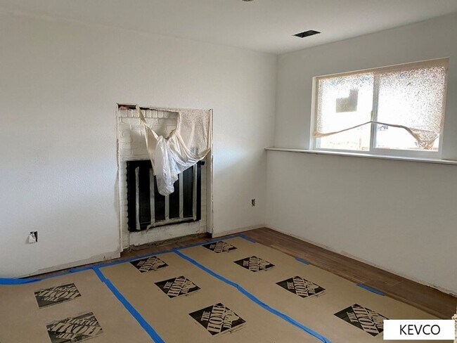 Building Photo - Lovely Renovated Home!