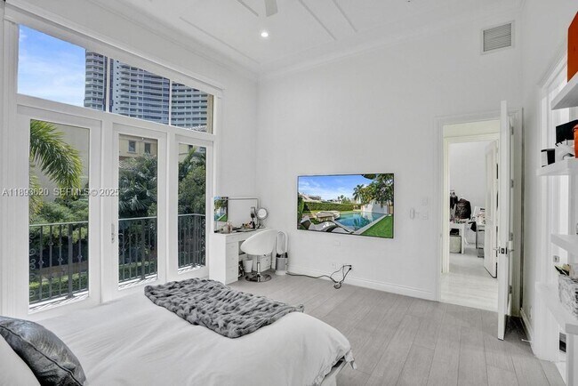 Building Photo - 1516 Island Blvd