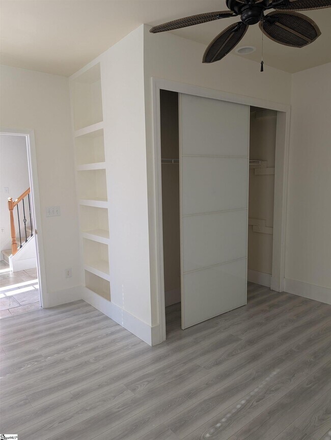 Building Photo - 154 S Lake Emory Dr