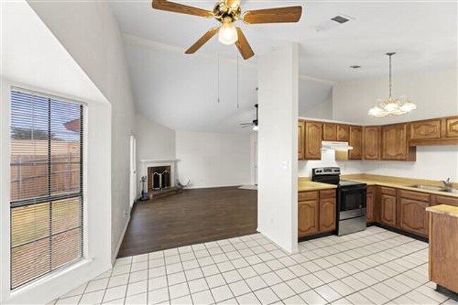 Building Photo - 4626 Larner St