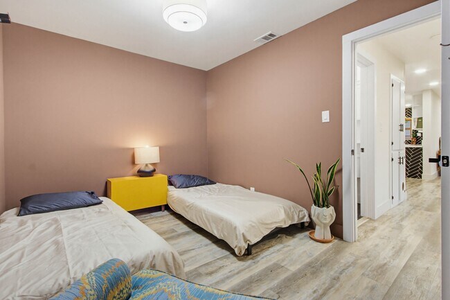 Building Photo - 1418 Marshall St