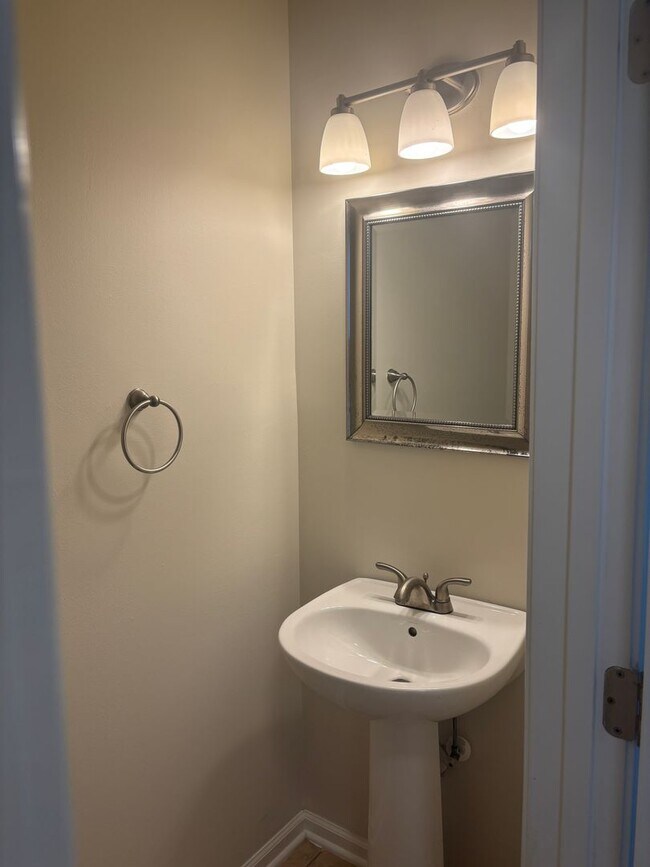 Building Photo - Spacious 5-Bedroom Home with First-Floor P...