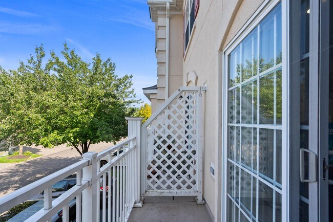 Building Photo - 209 Blue Heron Dr