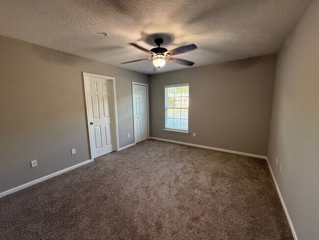 Building Photo - 213 Leese Dr