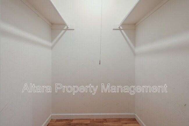 Building Photo - 2880 S Locust St