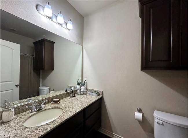 Building Photo - Spacious 2 Bed/2.5 Bath Condo in Gateway Villas!
