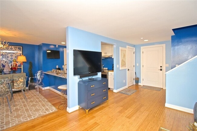Building Photo - 55 Annandale Rd