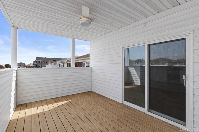 Building Photo - 616 E Broadway