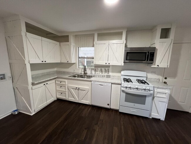 Building Photo - Renovated 2 Bed 1 Bath house for rent in Trinidad!