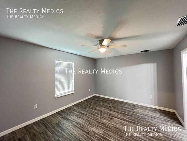 Building Photo - 2839 SW 165th Pl