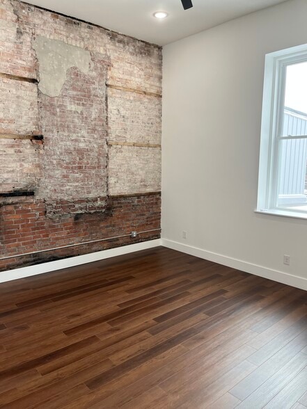 Building Photo - 174 Park Ave