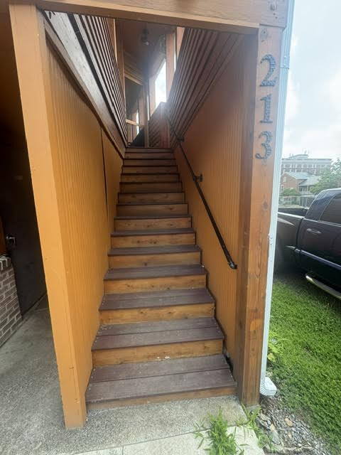 Building Photo - Downtown Winchester Living – Fully Renovated 3-Bedroom, 3 Bath Apartment! Water and Sewer Include...