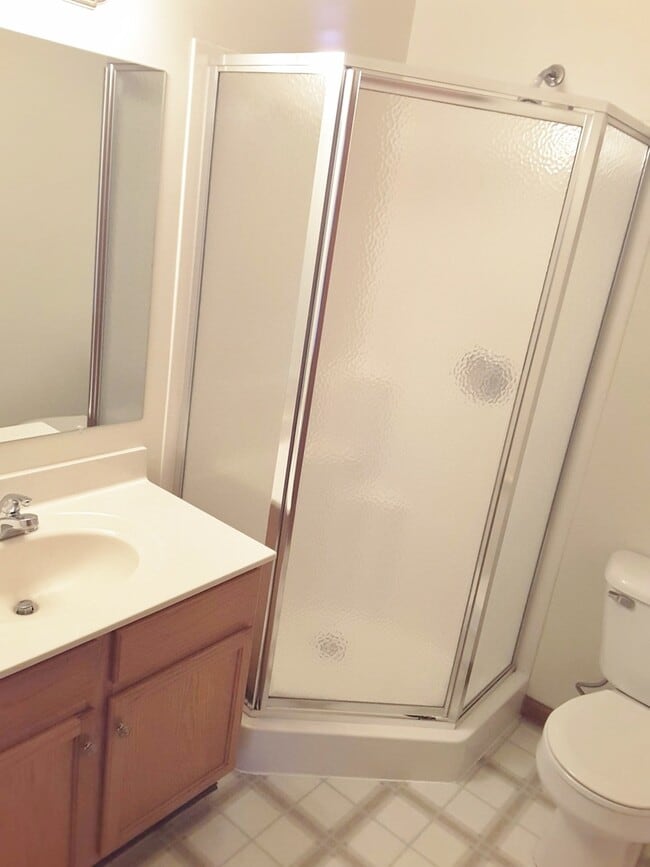 Building Photo - 3 Bedroom 2 Bathroom Single Family Home in...