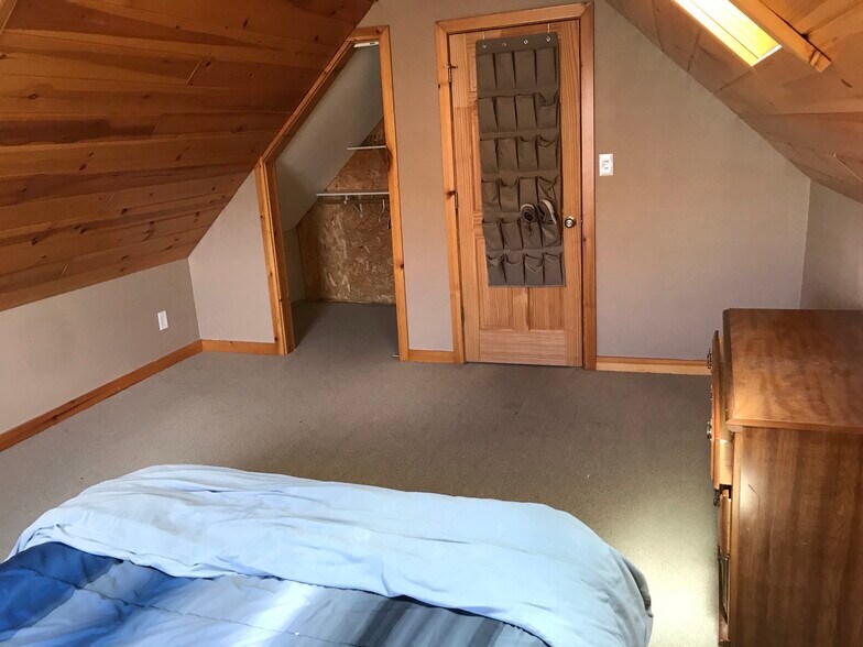 Building Photo - 1920 N Water St