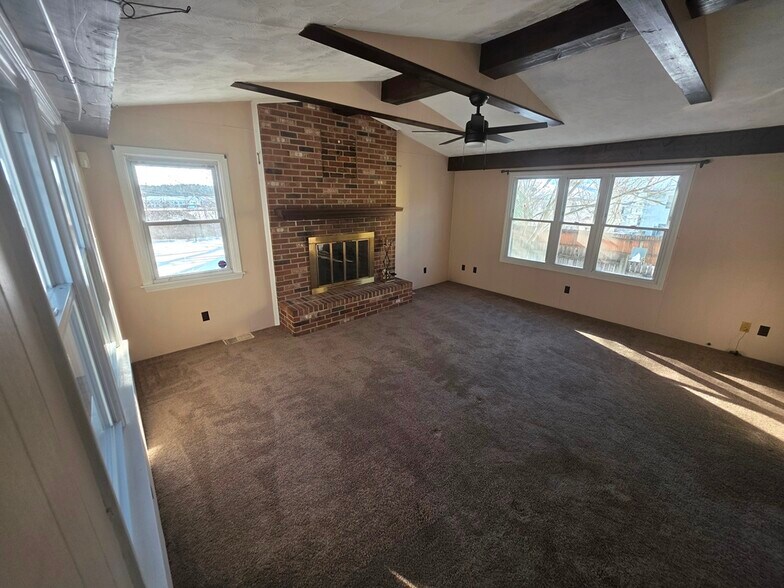 Building Photo - 19 Lakeview Ave