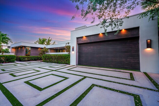 Building Photo - 4011 Bayview Dr