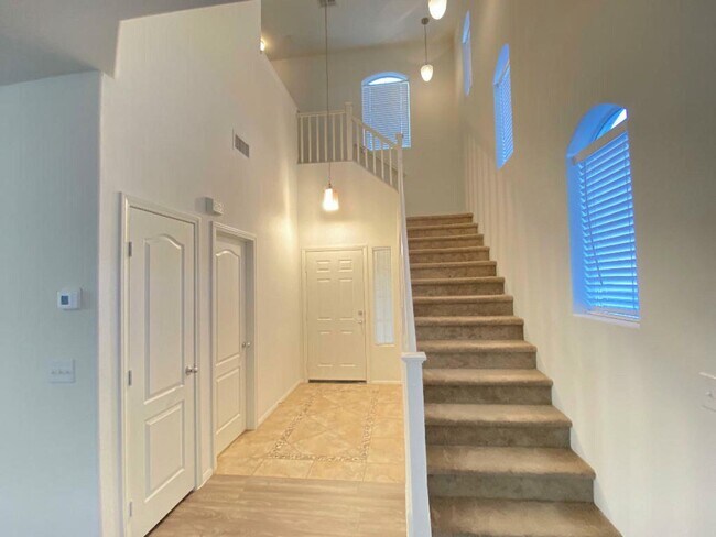 Building Photo - 10618 Allegrini Dr